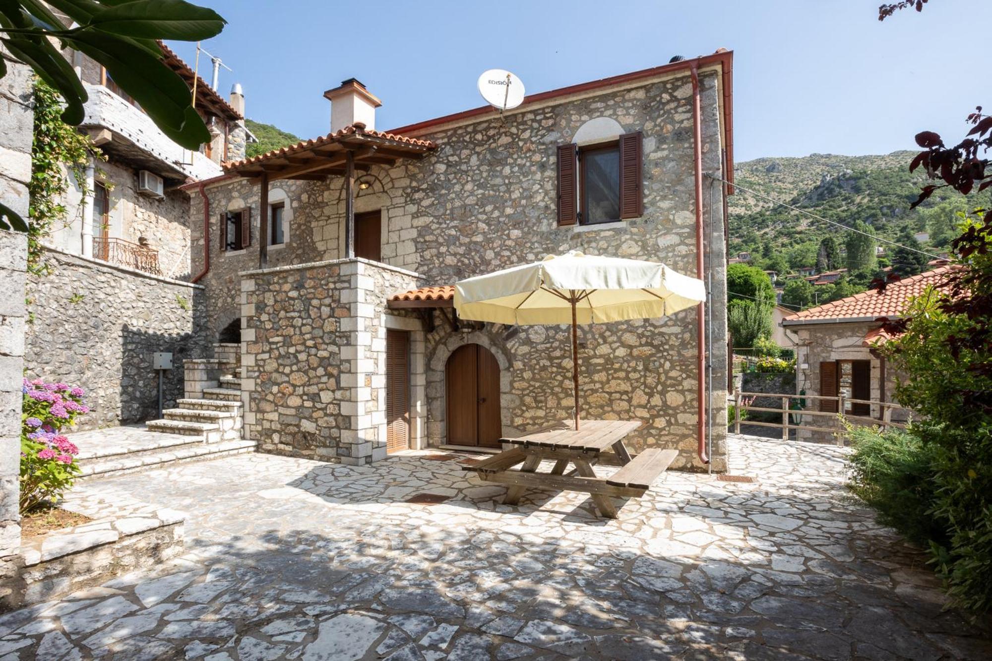 Rustic Home In Heart Of Stemnitsa Bagian luar foto